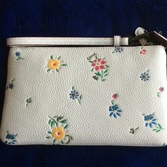 COACH FLORAL DESIGN CLUTCH WRISTLET NWT - Picture 5 of 6